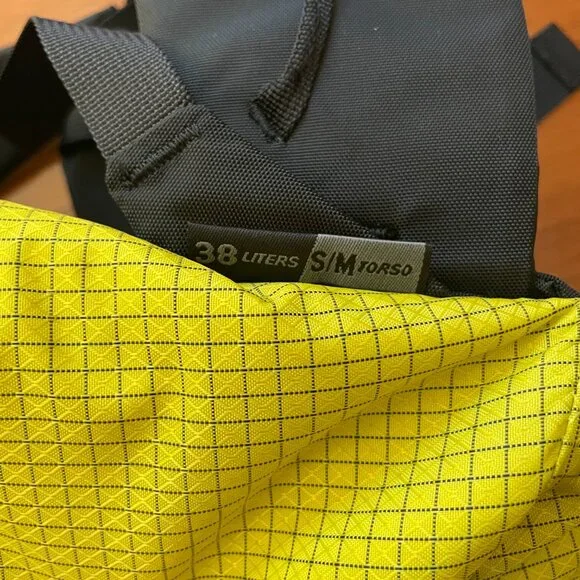 Black Diamond Speed 40 Pack, S/M Torso, Sulphur, NWOT - Picture 5 of 5